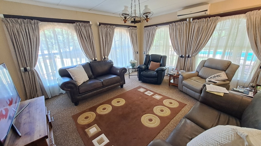 3 Bedroom Property for Sale in Langenhovenpark Free State